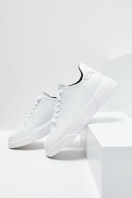 Weiße Sportschuhe aus Leder