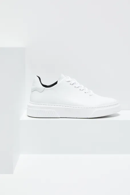 Weiße Sportschuhe aus Leder