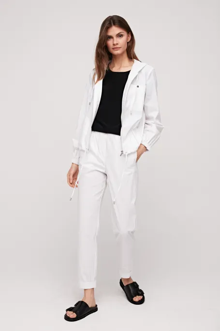 Weiße kurze Jacke mit Kapuze