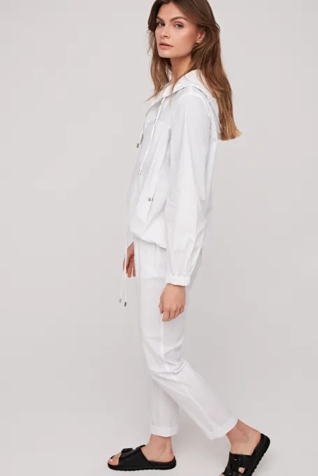 Weiße kurze Jacke mit Kapuze