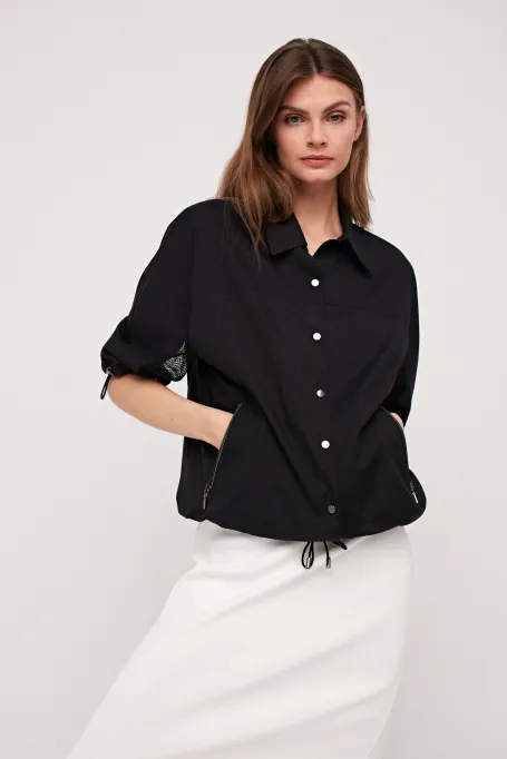 Kurze schwarze Jacke mit Druckknöpfen