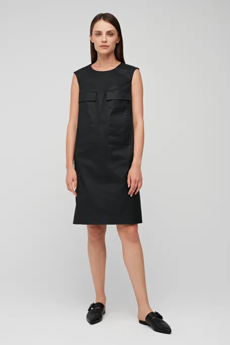 Kleines schwarzes Kleid aus gewachster Baumwolle
