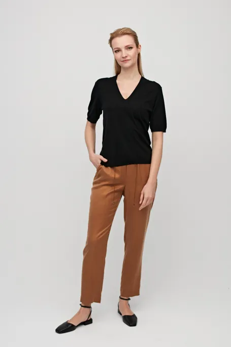 Schwarzes Oberteil mit Wolle V-Ausschnitt