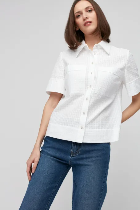 Weißes Baumwollhemd mit kurzen Ärmeln