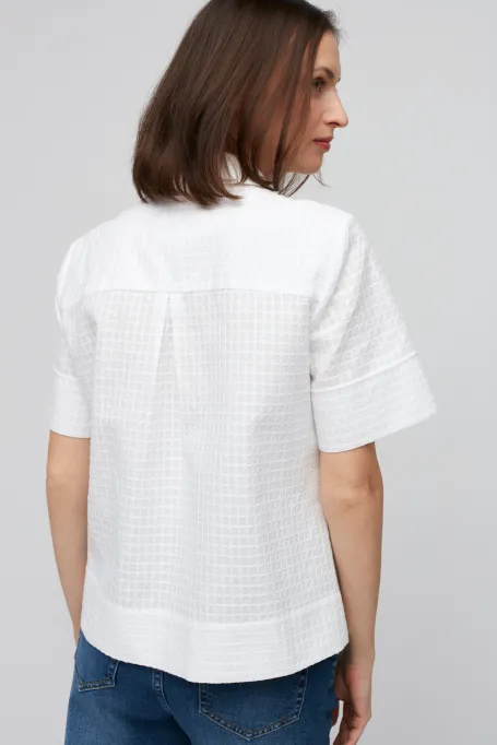 Weißes Baumwollhemd mit kurzen Ärmeln