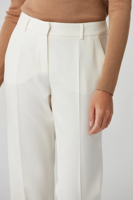 Weiße elegante Lotto-Hose