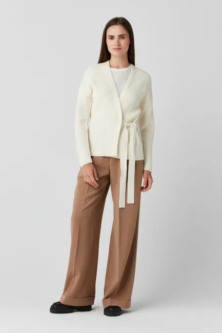 Weißer Cardigan aus Merinowolle