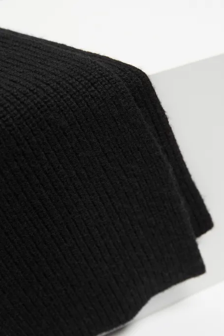 Schwarze Weste aus Merinowolle