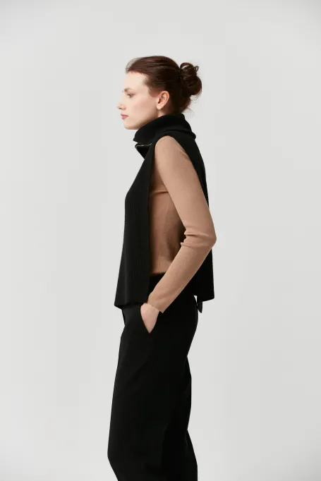 Schwarze Weste aus Merinowolle