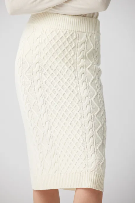 Weißer Rock aus Merinowolle