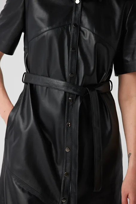 Schwarzes Lederkleid