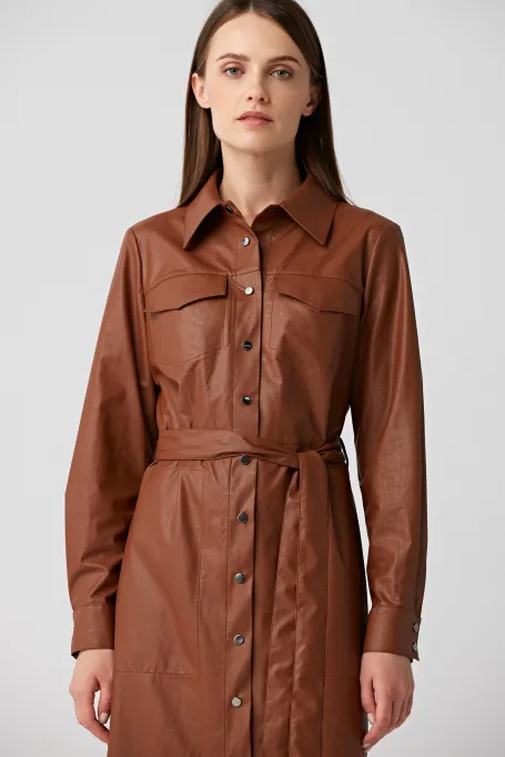 Braunes Hemdblusenkleid mit Gürtel