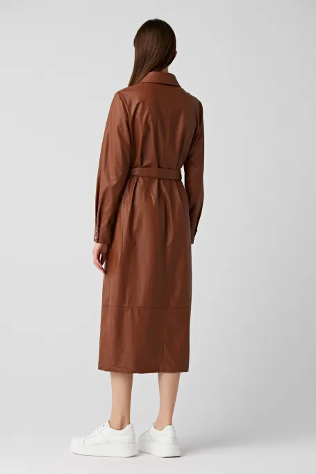 Braunes Hemdblusenkleid mit Gürtel