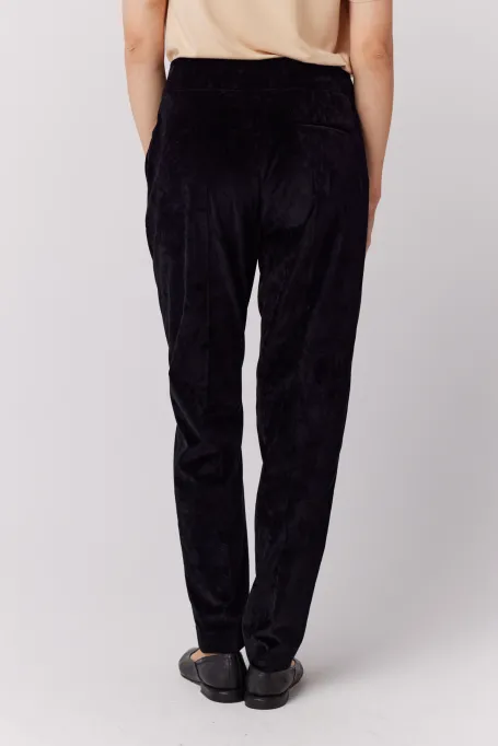 Schwarze Samthosen zum Anzug