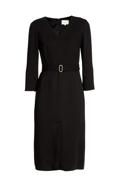 Schwarzes Kleid mit Gürtel