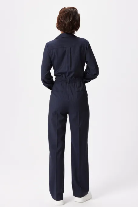 Marineblauer Wollanzug mit Streifen