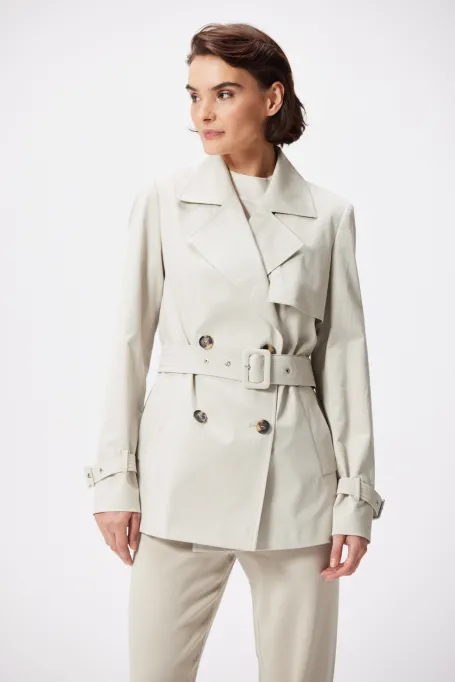 Kurzer Trenchcoat mit Gürtel