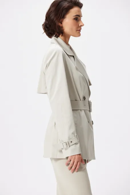 Kurzer Trenchcoat mit Gürtel