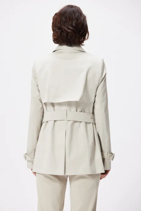 Kurzer Trenchcoat mit Gürtel