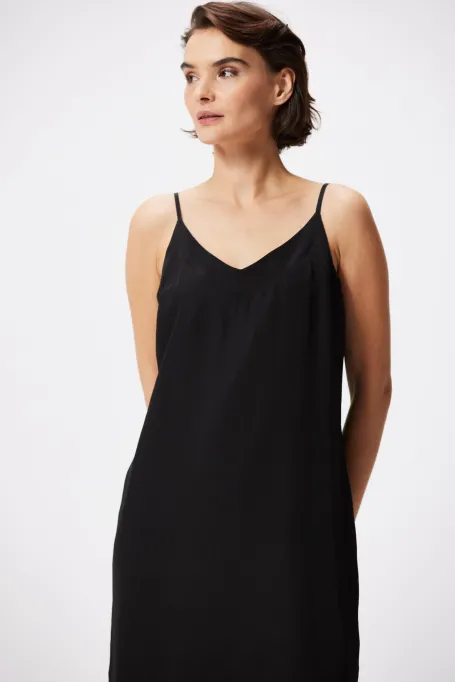 Schwarzes Seidenkleid