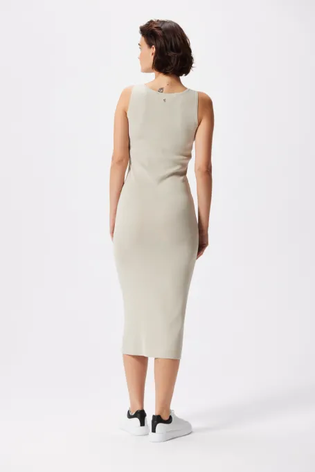 Beige Midi-Kleid ohne Ärmel