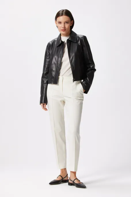 Schwarze Lederjacke