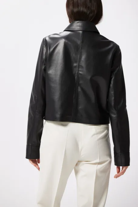 Schwarze Lederjacke