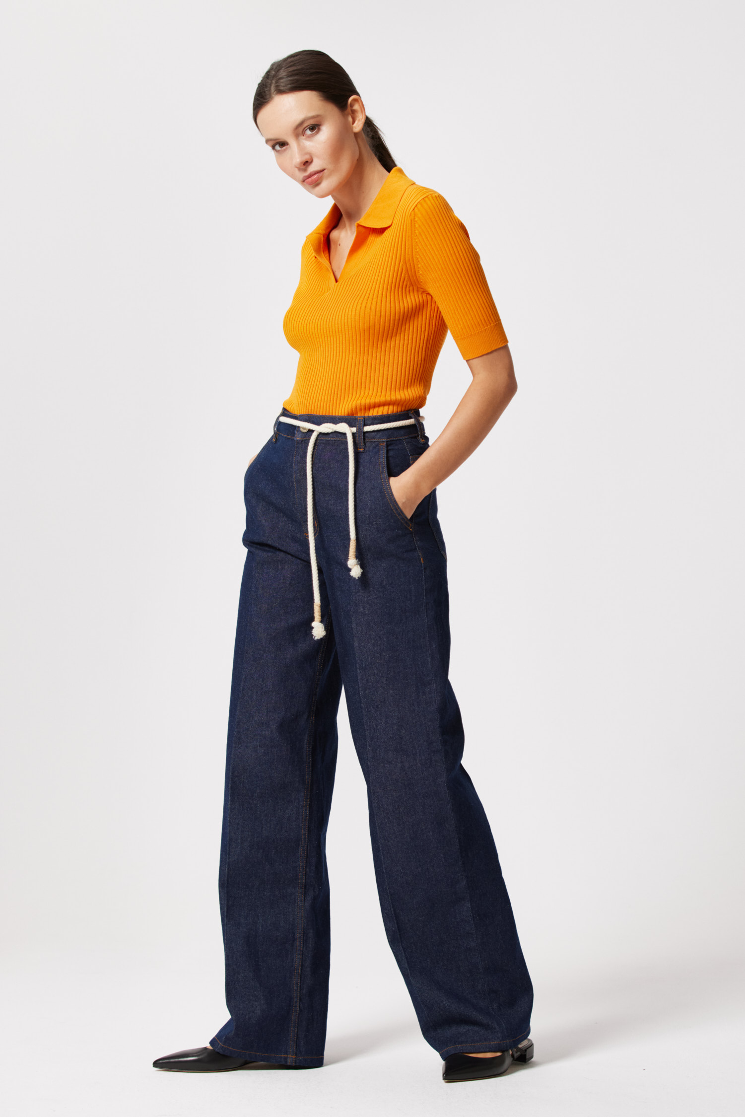 Dunkelblaue weite Jeanshose