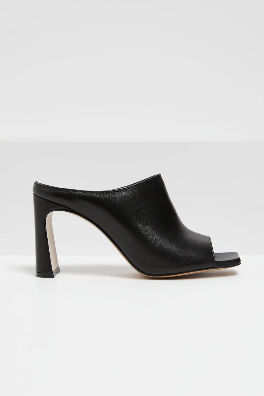 Schwarze Sandalen mit Absatz Schwarze Sandalen mit Absatz