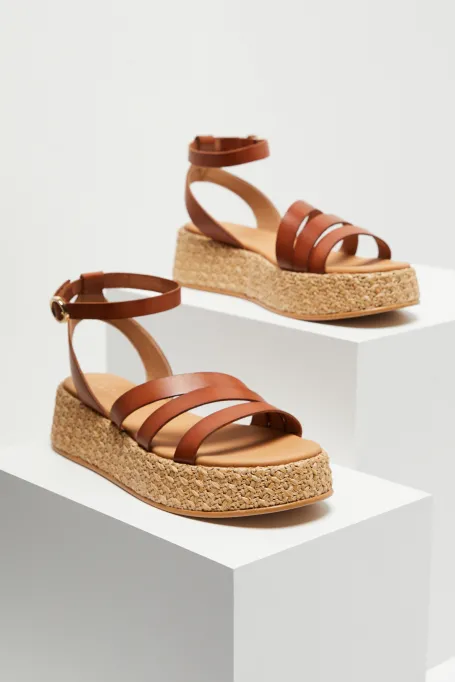 Plateausandalen kamel