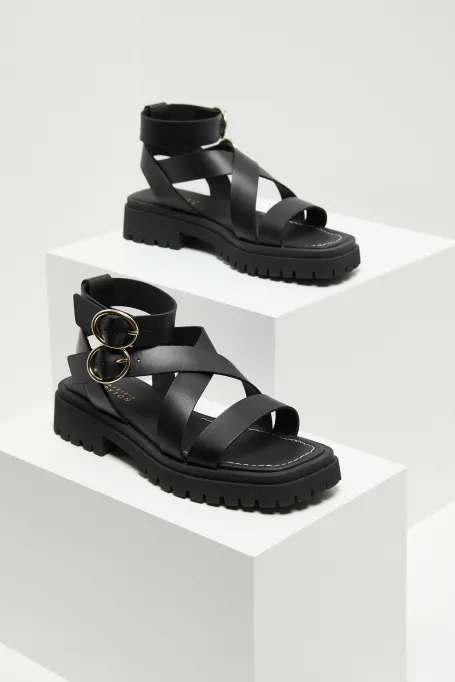 Schwarze Ledersandalen