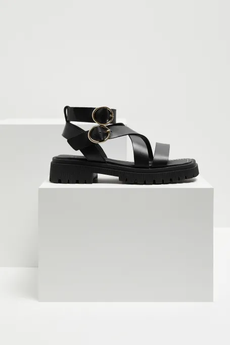Schwarze Ledersandalen