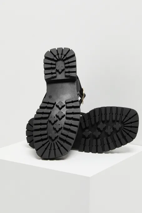 Schwarze Ledersandalen