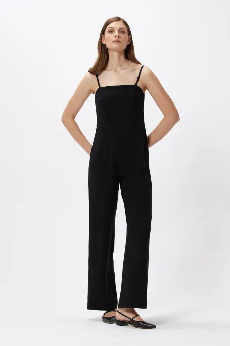 Schwarzer Overall