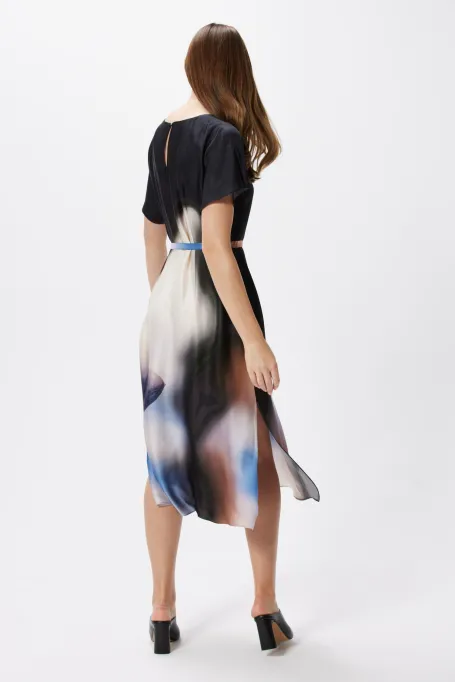 Kleid mit Blumenmuster muster