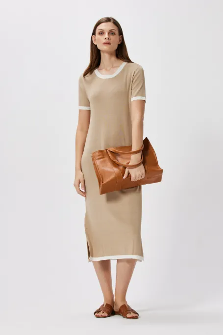 Beige Kleid aus Seide und Leinen