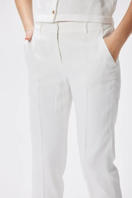 Weiße Leinenhose Lotto zum Anzug