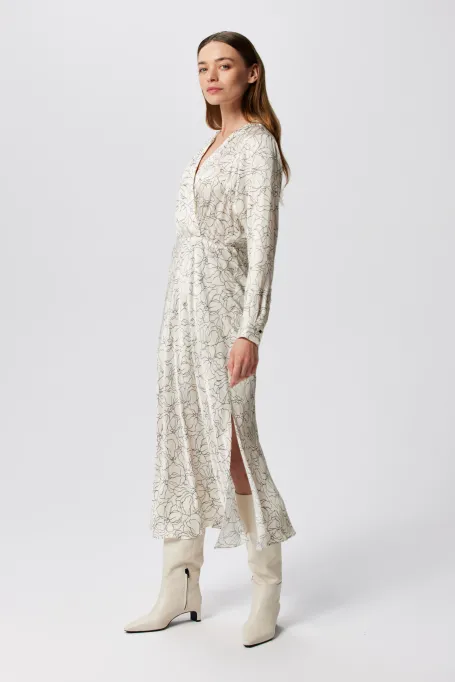 Weißes Kleid mit linearem Muster