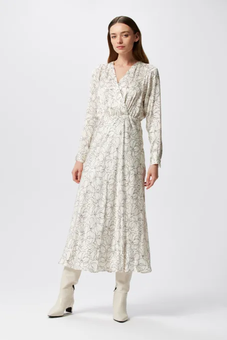 Weißes Kleid mit linearem Muster