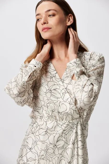 Weißes Kleid mit linearem Muster