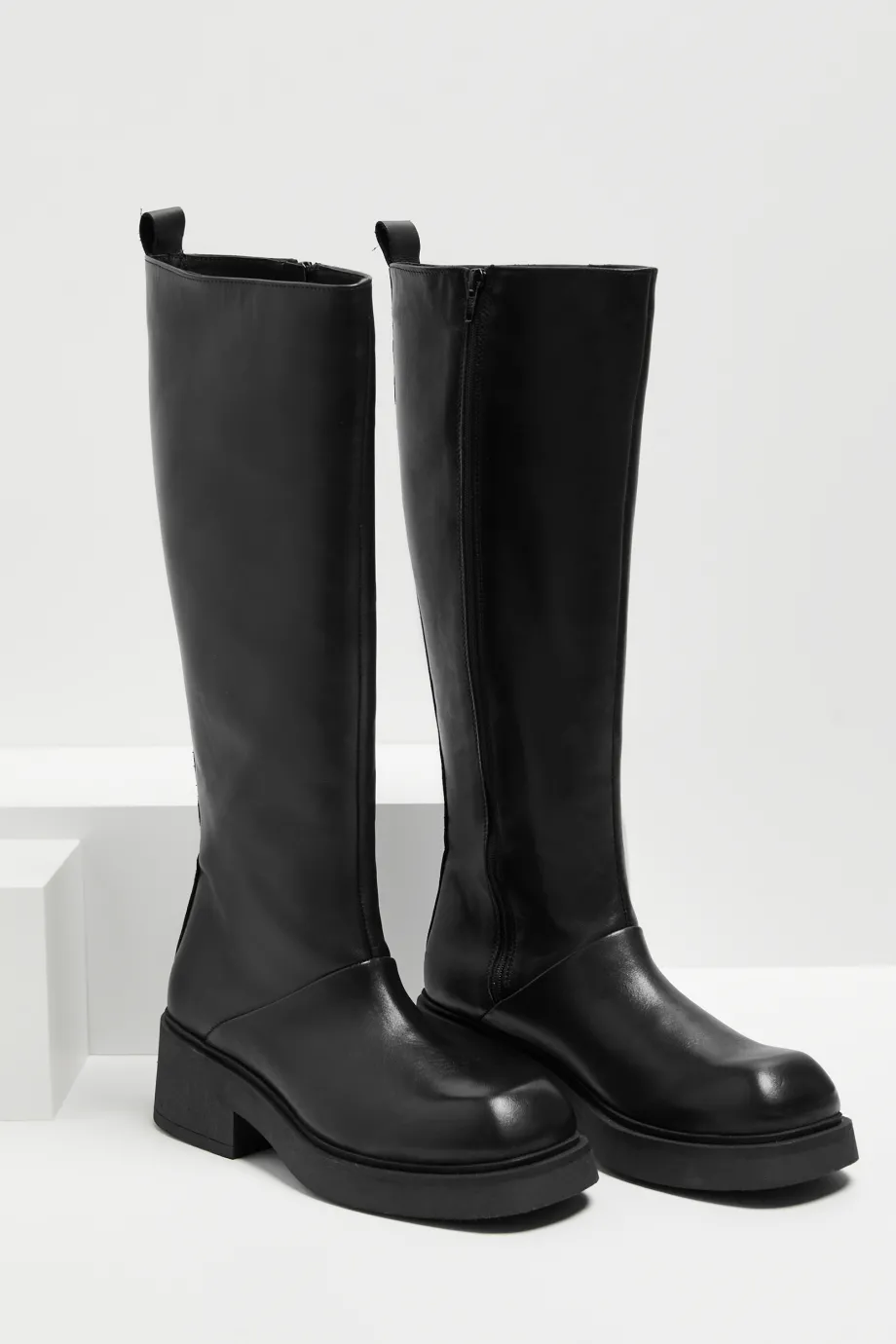 Schwarze Lederstiefel Schwarze Lederstiefel