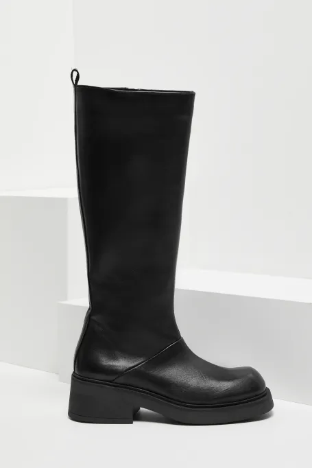 Schwarze Lederstiefel