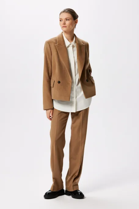 Kurze Jacke mit Seide