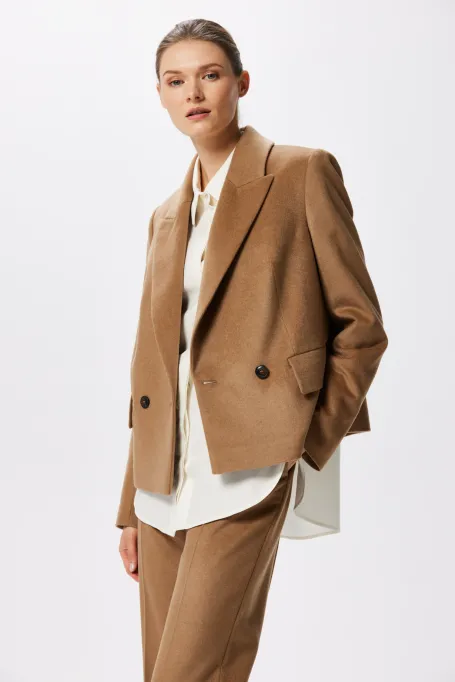 Kurze Jacke mit Seide