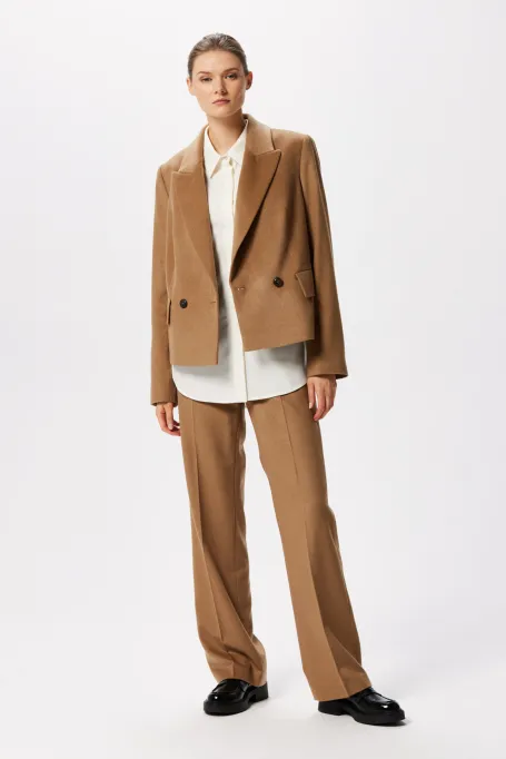 Kurze Jacke mit Seide