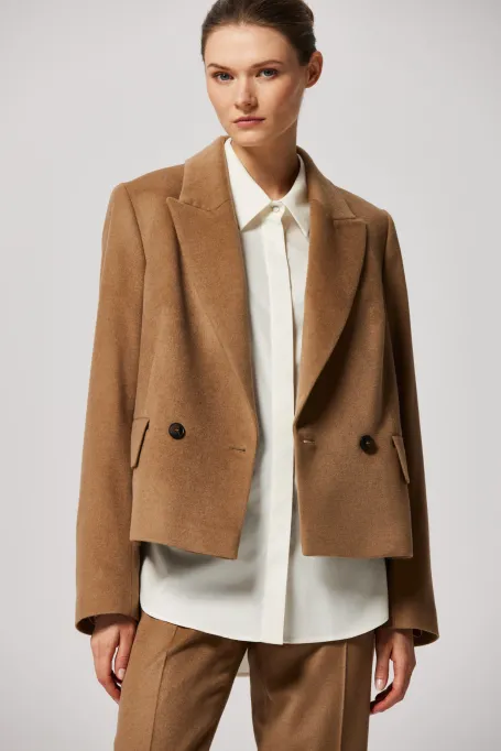 Kurze Jacke mit Seide