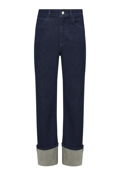 Dunkelblaue Jeans mit weitem Umschlag