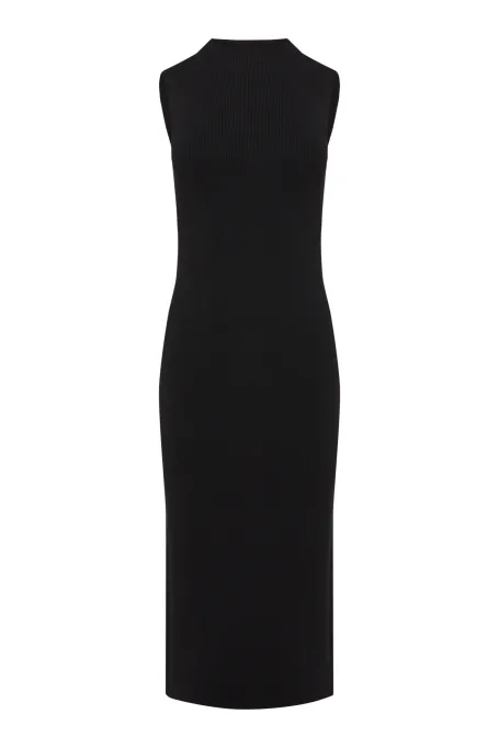 Schwarzes eng anliegendes Kleid