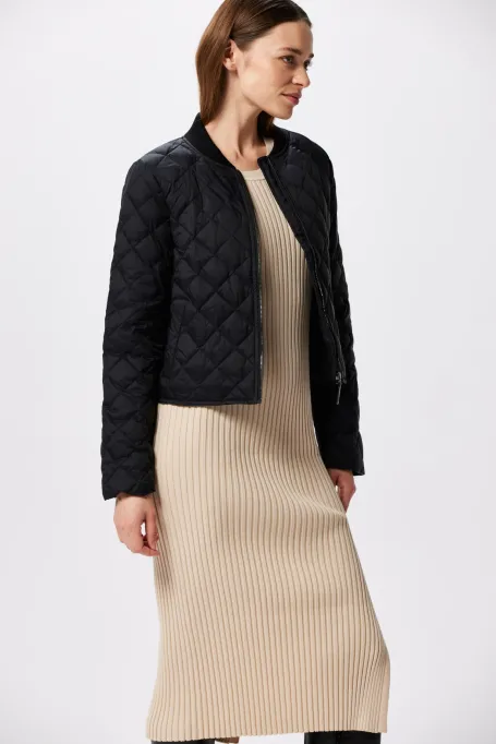 Schwarze kurze Jacke mit natürlicher Daunenfüllung