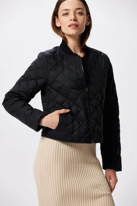 Schwarze kurze Jacke mit natürlicher Daunenfüllung